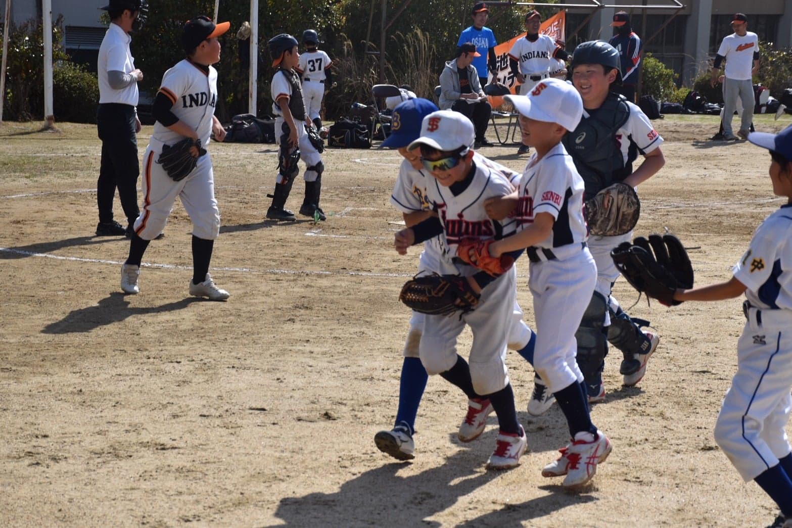 千里ツインズ 保護者と子どもたち